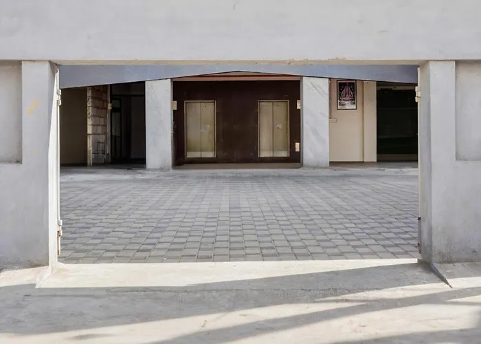 Super Collection O Omr Perungudi Thiruvanmiyur Beach Chennai